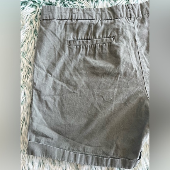 Nicole Miller Original Shorts, Size 14 - Picture 6 of 10